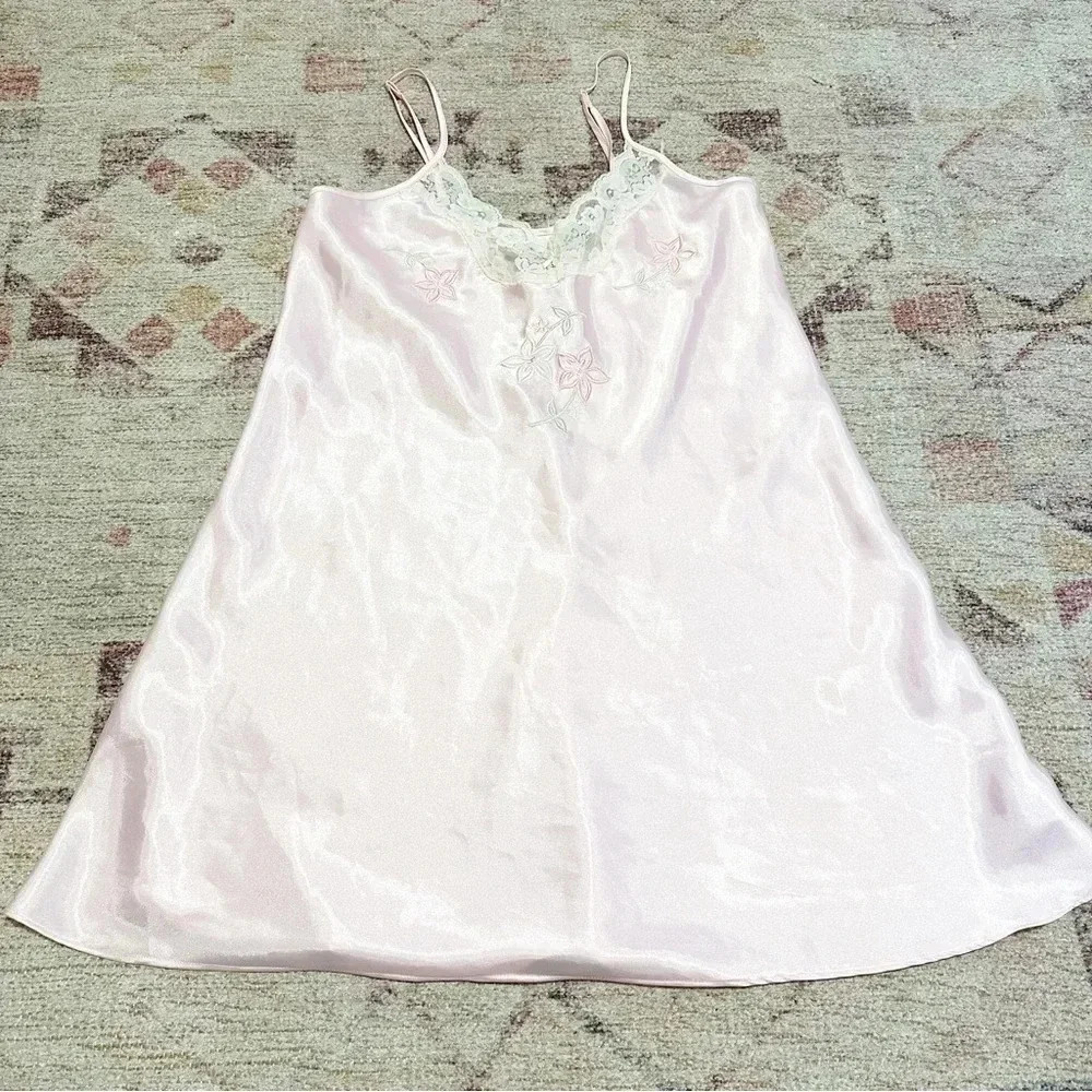 Y2k Pink lace slip dress with embroidery and adjustable straps size medium - Picture 12 of 12